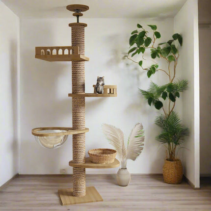 Arbre à chat en bois XXL à 4 niveaux avec griffoir intégré, plateformes spacieuses, bol transparent suspendu et panier en osier. Design moderne et robuste, idéal pour les chats actifs souhaitant grimper, se reposer et observer. Parfait pour intégrer un espace de jeu élégant dans votre intérieur